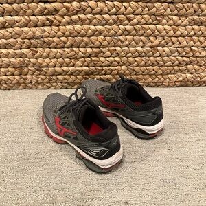 Men’s 10.5 Mizuno Wave Creation Running Shoe